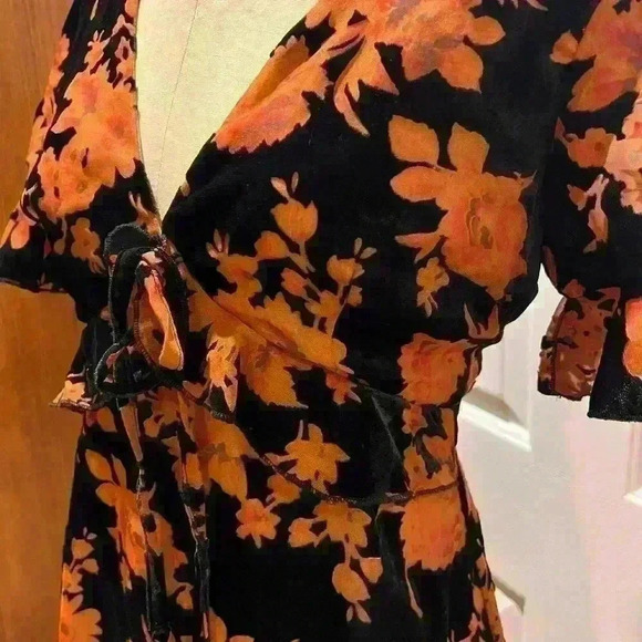 Lulus Black & Orange Dress. Size XS - Picture 3 of 9